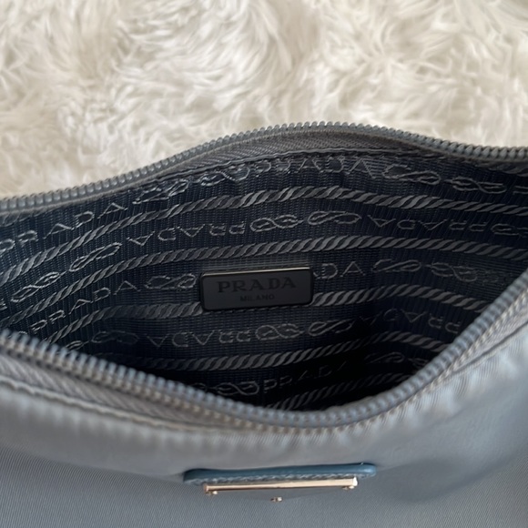 Prada Re-Edition 2000 - Picture 3 of 5